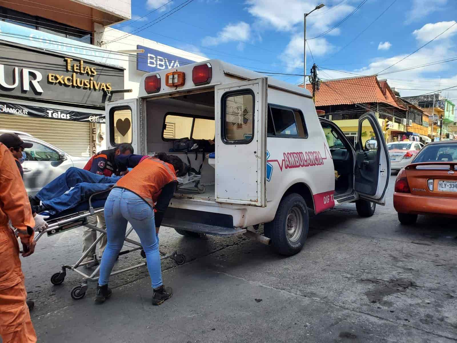 Rescatan a persona en condición de calle en Tierra Blanca; estaba muy mal de salud