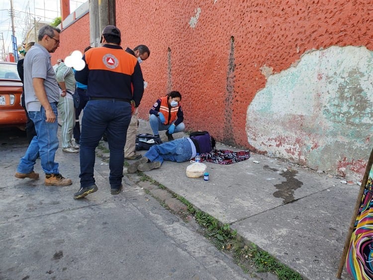 Rescatan a persona en condición de calle en Tierra Blanca; estaba muy mal de salud