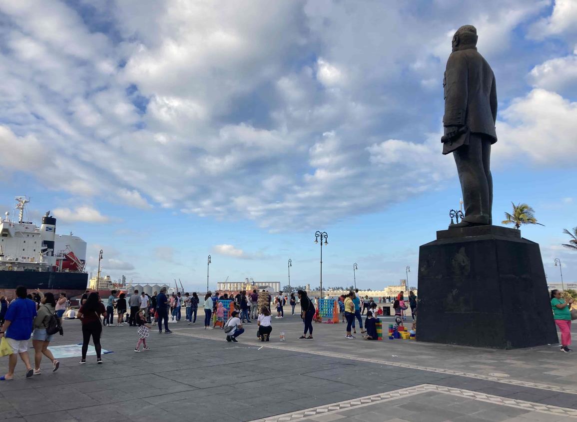 Turistas y jarochos disfrutan del fin de semana largo en Veracruz (+Video)