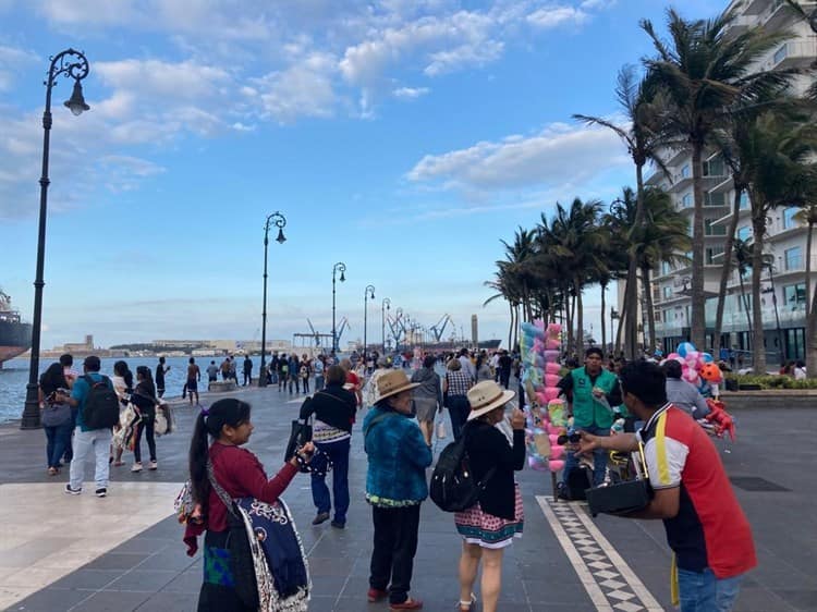 Turistas y jarochos disfrutan del fin de semana largo en Veracruz (+Video)