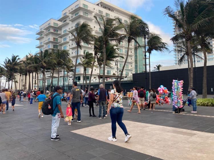 Turistas y jarochos disfrutan del fin de semana largo en Veracruz (+Video)