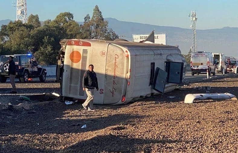 Vuelca autobús con peregrinos; hay 25 heridos y 3 sin vida; iban a la Basílica (+Video)