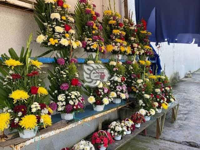 Arreglos florales podrían alcanzar hasta los 300 pesos durante el 14 de febrero