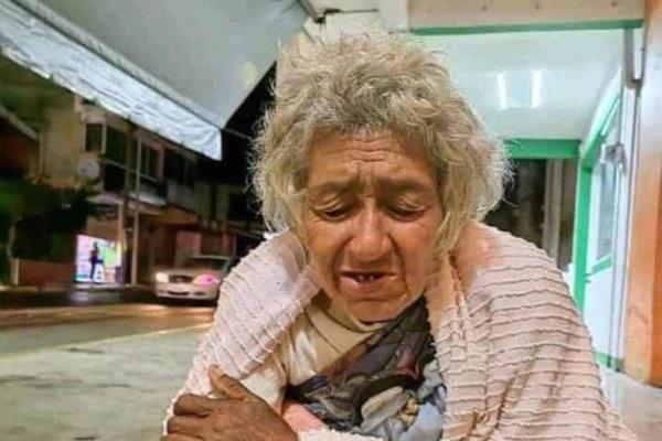 Doña Carmen, está varada en Catemaco y quiere regresar a Coatzacoalcos