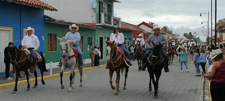 Realizan Cabalgata Regional en Tlacotalpan