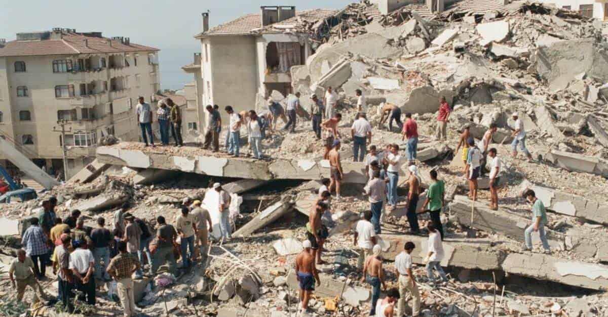 ¡Catástrofe! Turquía de luto: miles de heridos y centenares de edificios colapsados por sismo (+Video)