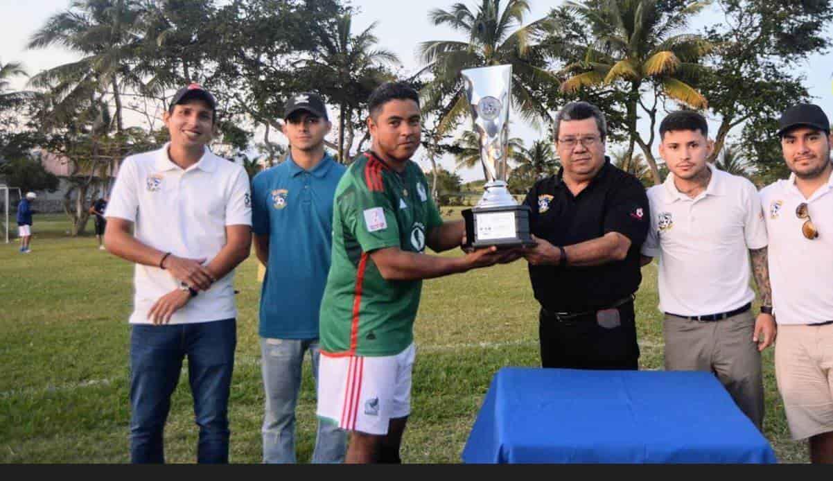 Se corona Cbro FC en liga sabatina de la Oropeza