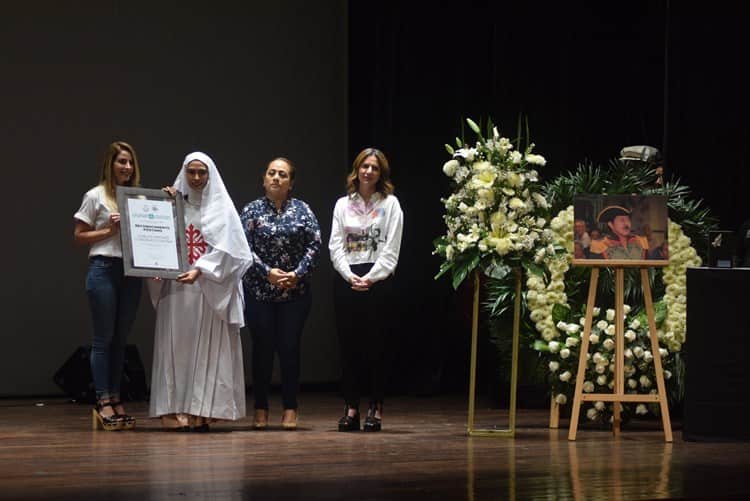 Rinden homenaje a Carlos Arturo Corona en Teatro Clavijero