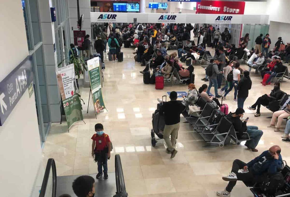 Más de mil pasajeros quedaron varados en el aeropuerto de Veracruz por niebla