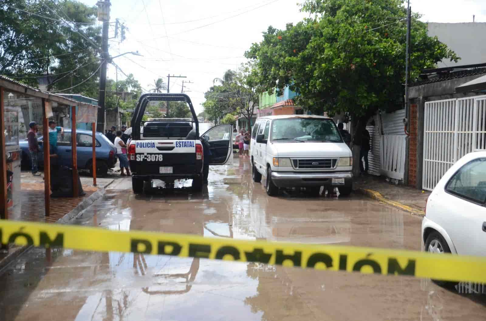 Rescatan a niña en Veracruz, estaba junto al cuerpo sin vida de su madre en fraccionamiento de Veracruz