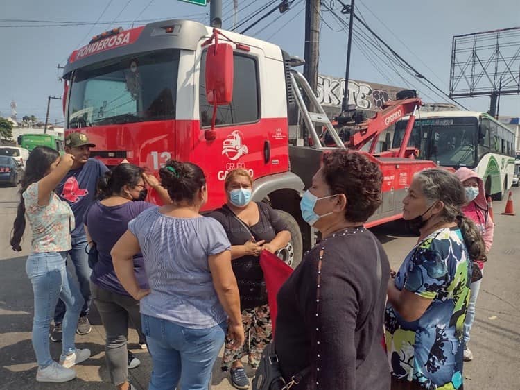 Protestan contra detención de unidades de transporte público en Veracruz (+Video)