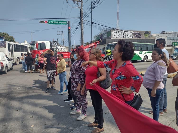 Protestan contra detención de unidades de transporte público en Veracruz (+Video)