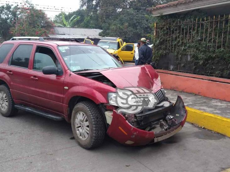 ¡Carambola! Se registra accidente en la Córdoba-La Tinaja; hay 3 lesionados