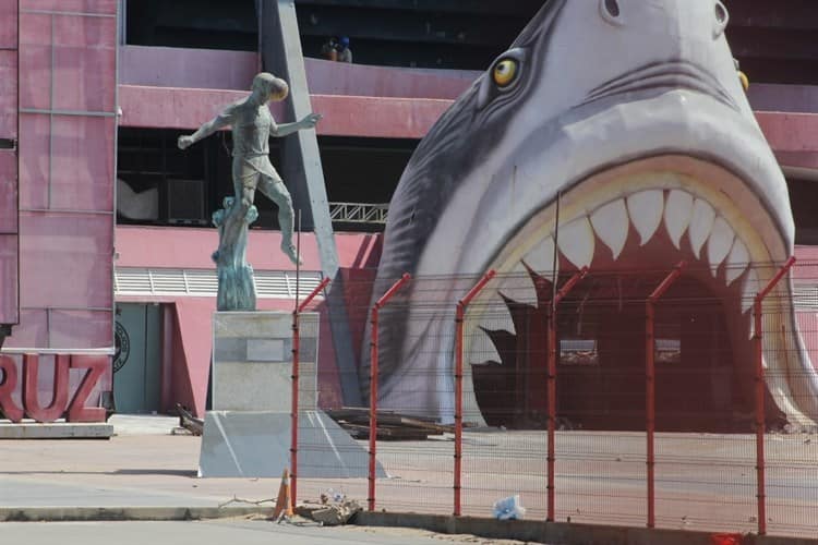 Piden mantenimiento a estatua de Pirata Fuente; advierten daños