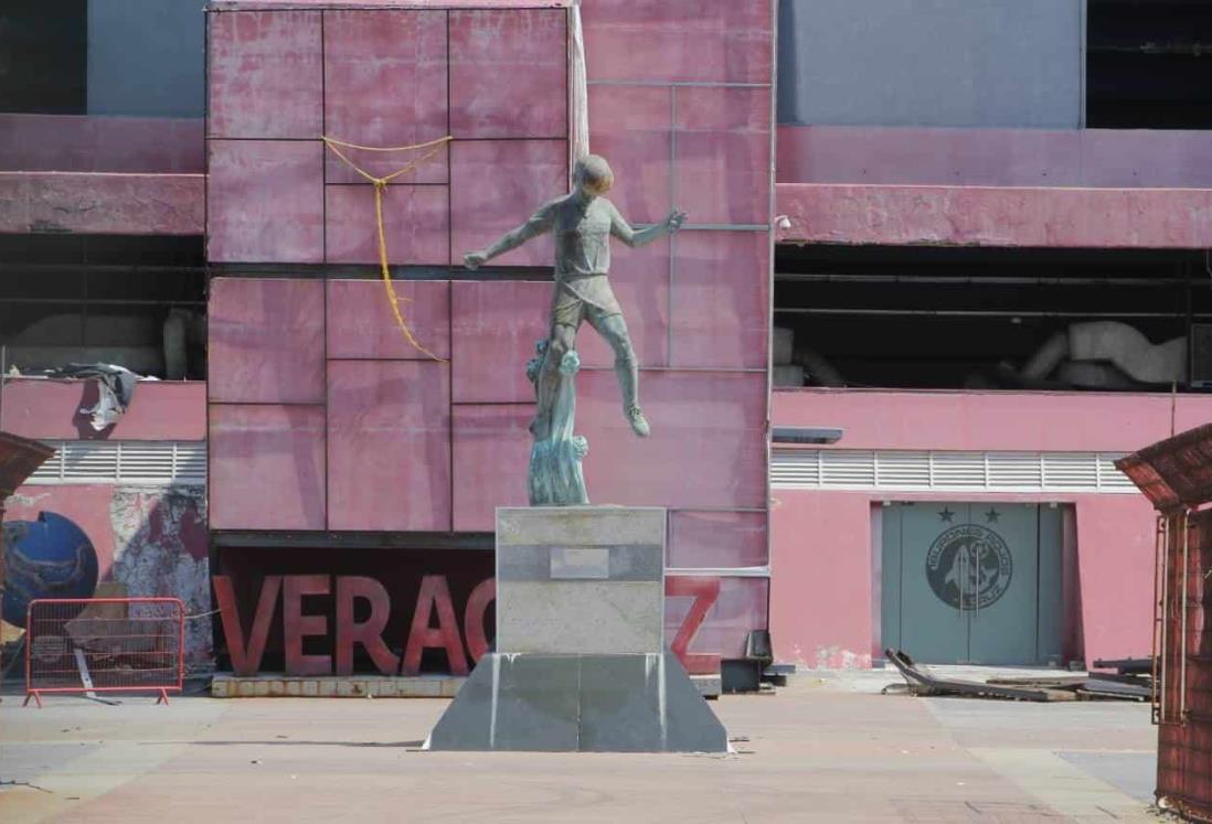 Piden mantenimiento a estatua de Pirata Fuente; advierten daños