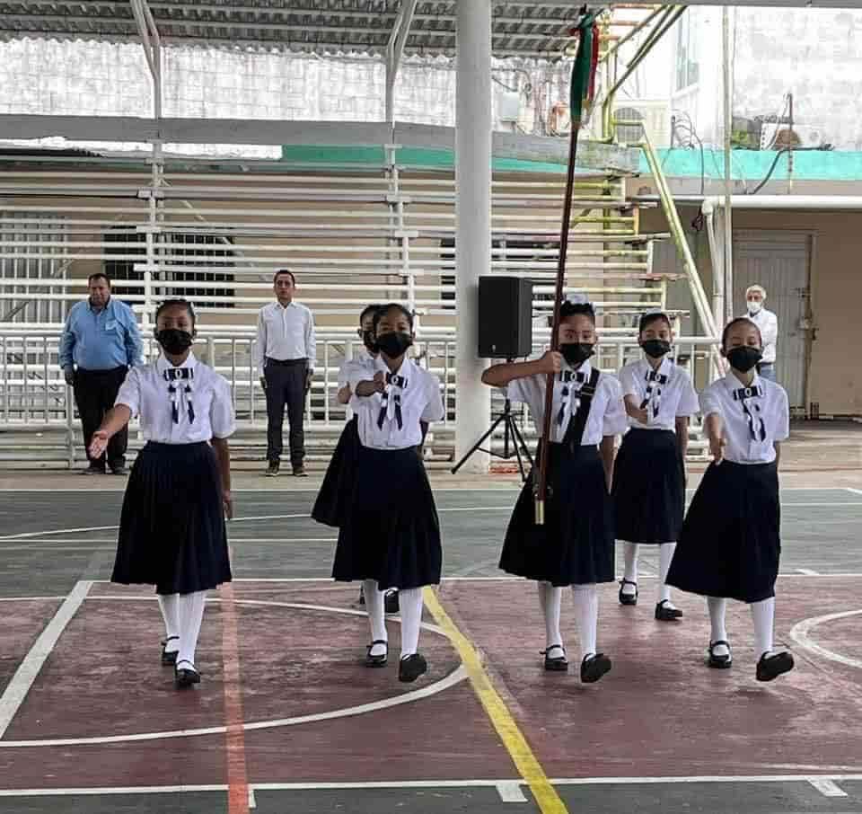 Más de 20 alumnos de Nanchital participaron en concurso de escoltas