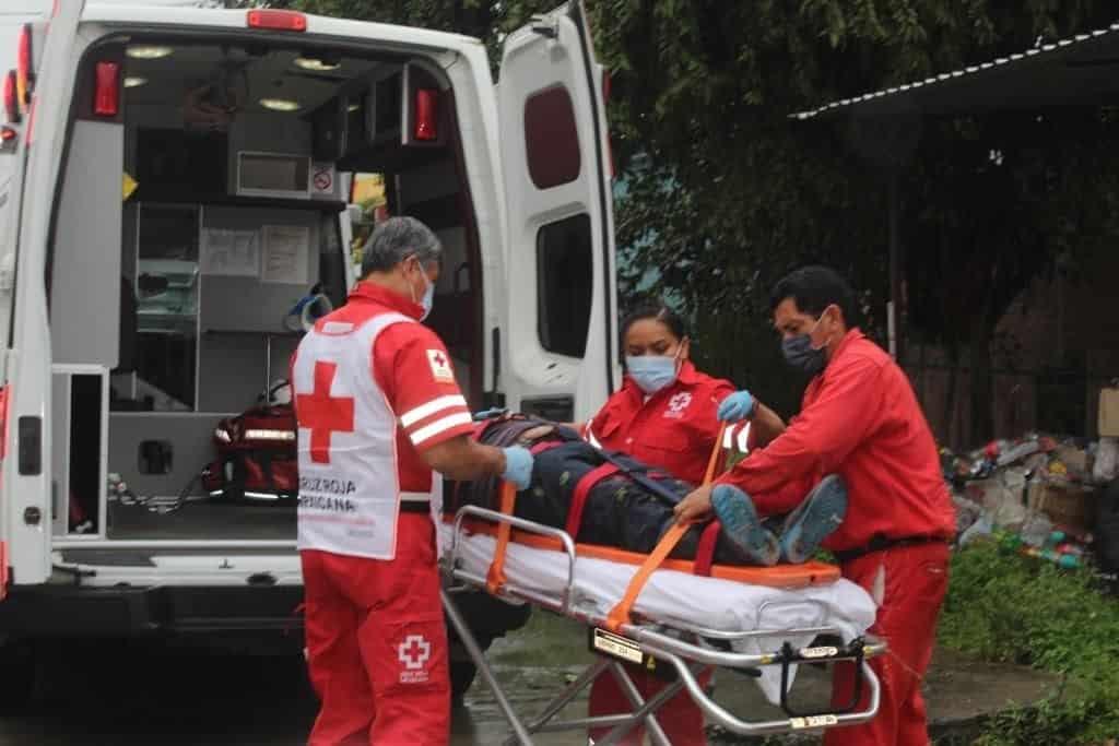 Jardinero fracturado al caer de 5 metros en Poza Rica