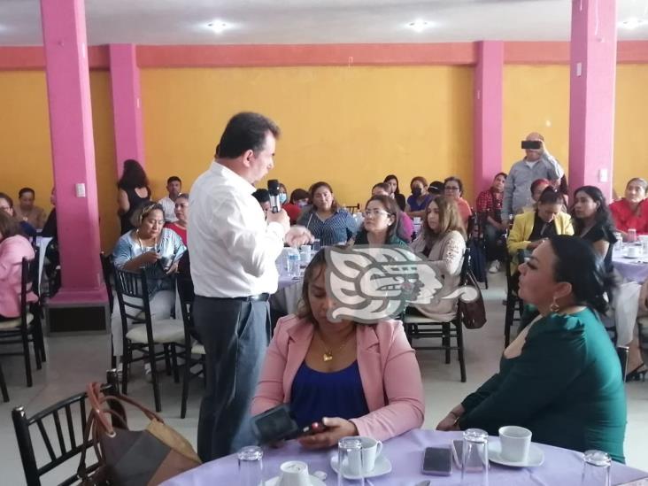 Reconoce José Yunes a mujeres emprendedoras en el sur(+Video)