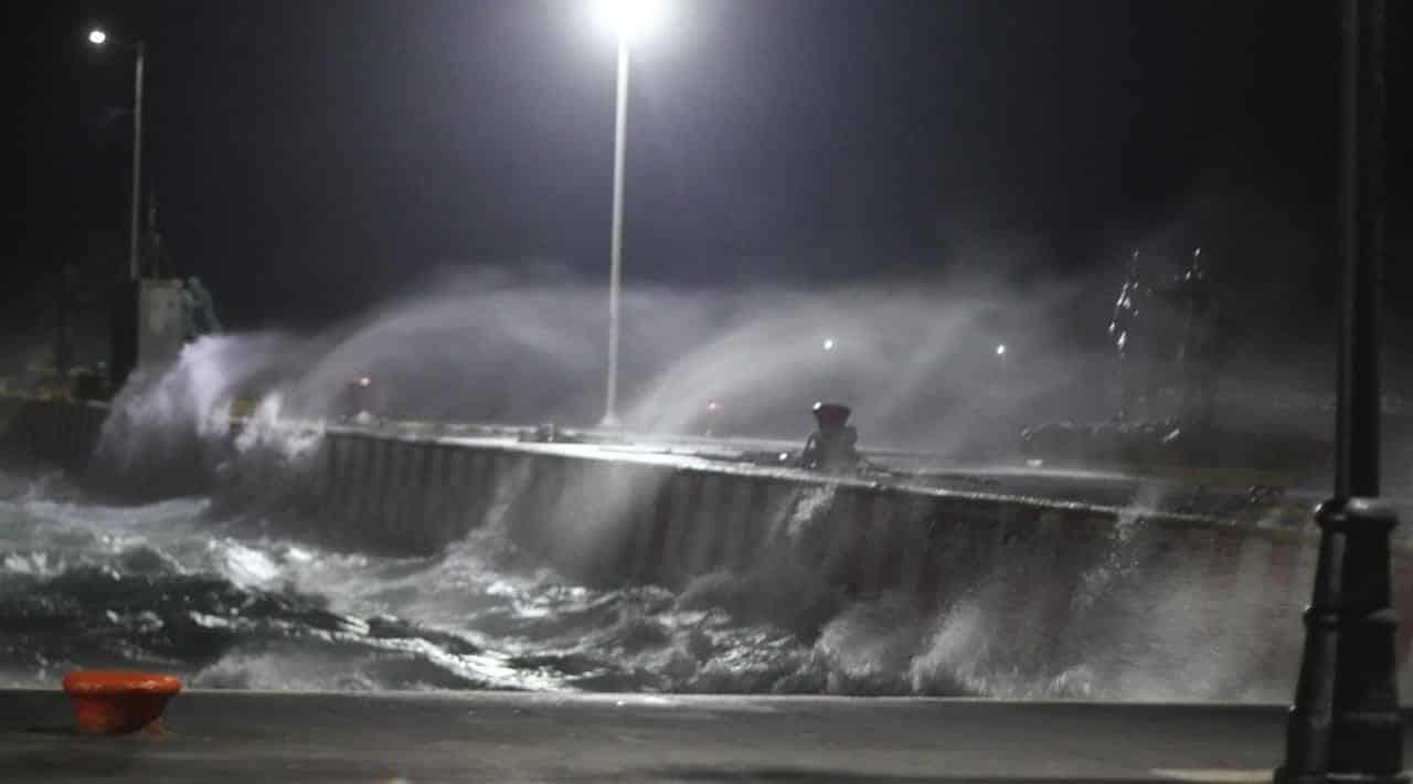 Rachas de viento alcanzan los 97 Km/h en Veracruz; prevén se intensifiquen