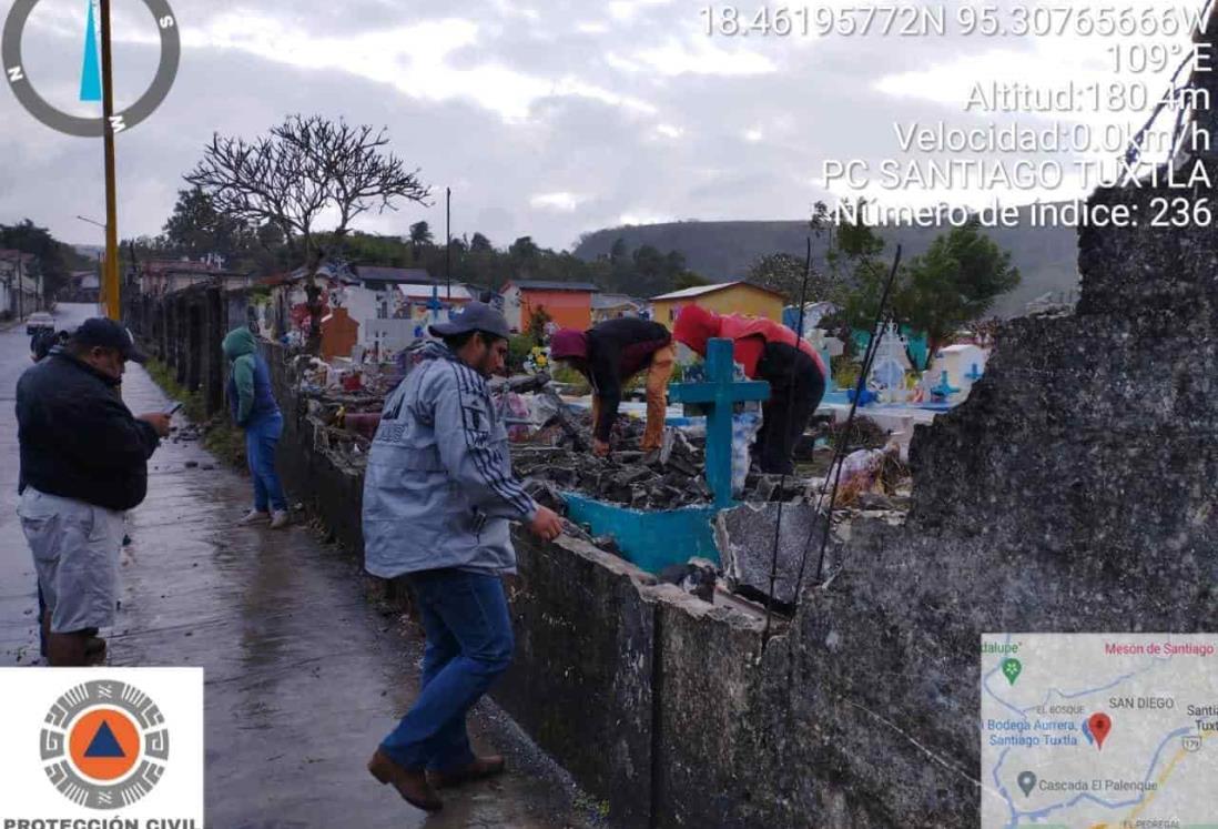 Por rachas violentas de norte , colapsa barda del panteón en Santiago Tuxtla