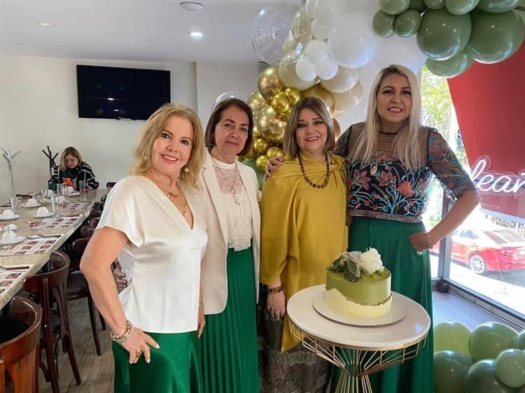 Martha Castillo festeja su cumpleaños