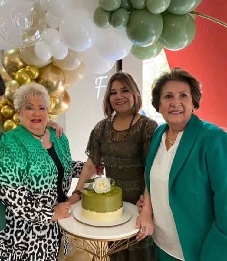 Martha Castillo festeja su cumpleaños