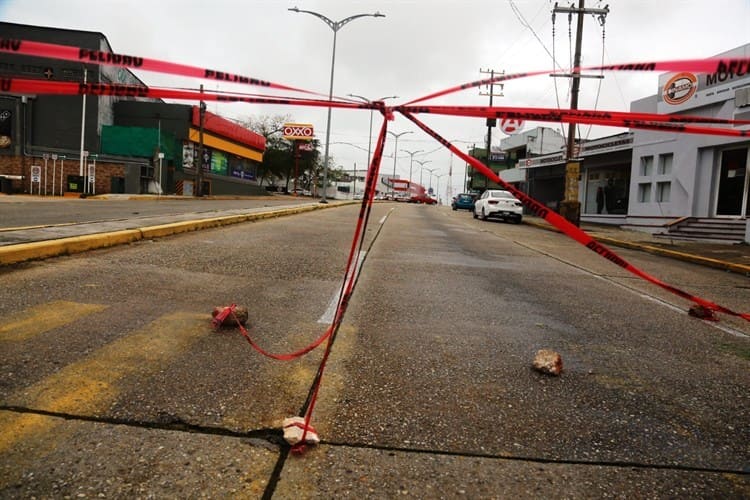 Coatzacoalcos sufre afectaciones por paso del FF 31, reportan caída de árboles, cableado y láminas