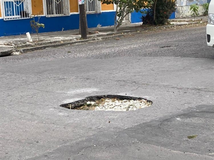 Se forman “tremendos” socavones en calles de la ciudad de Veracruz