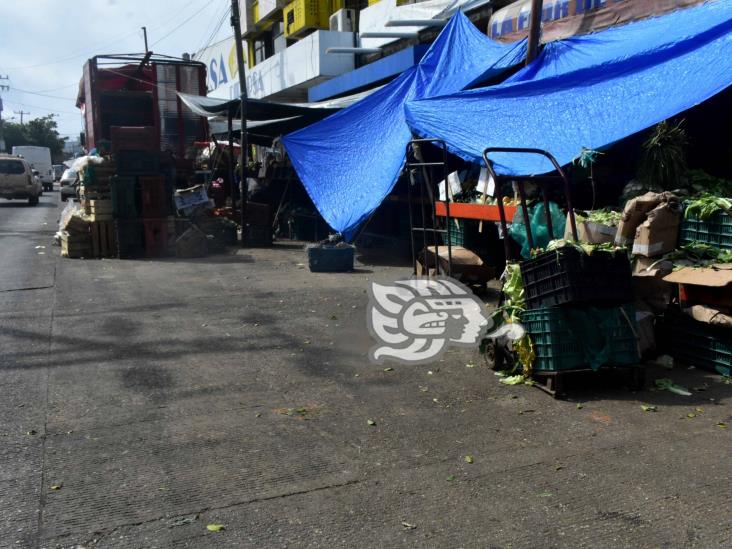 Verdulerías se apoderan de la avenida Hidalgo; acusan prepotencia