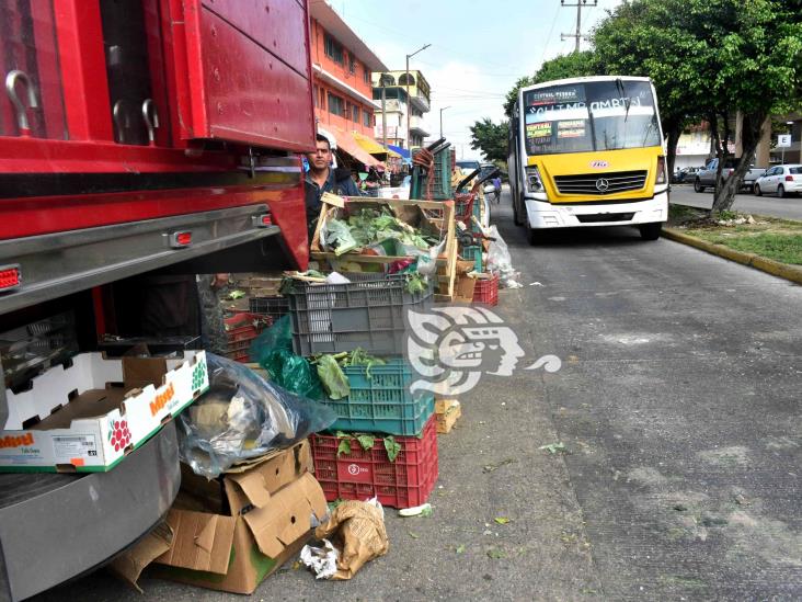 Verdulerías se apoderan de la avenida Hidalgo; acusan prepotencia