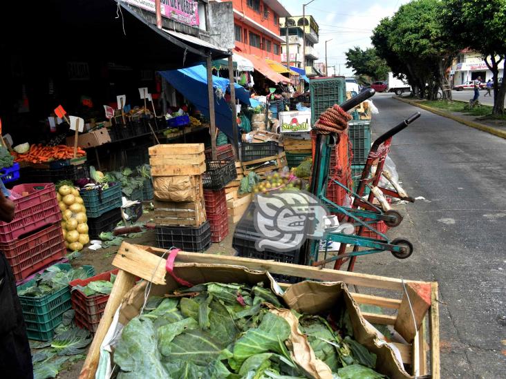 Verdulerías se apoderan de la avenida Hidalgo; acusan prepotencia