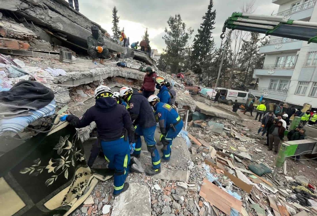 Suman más de 33 mil personas sin vida en Turquía por terremoto de 7.8