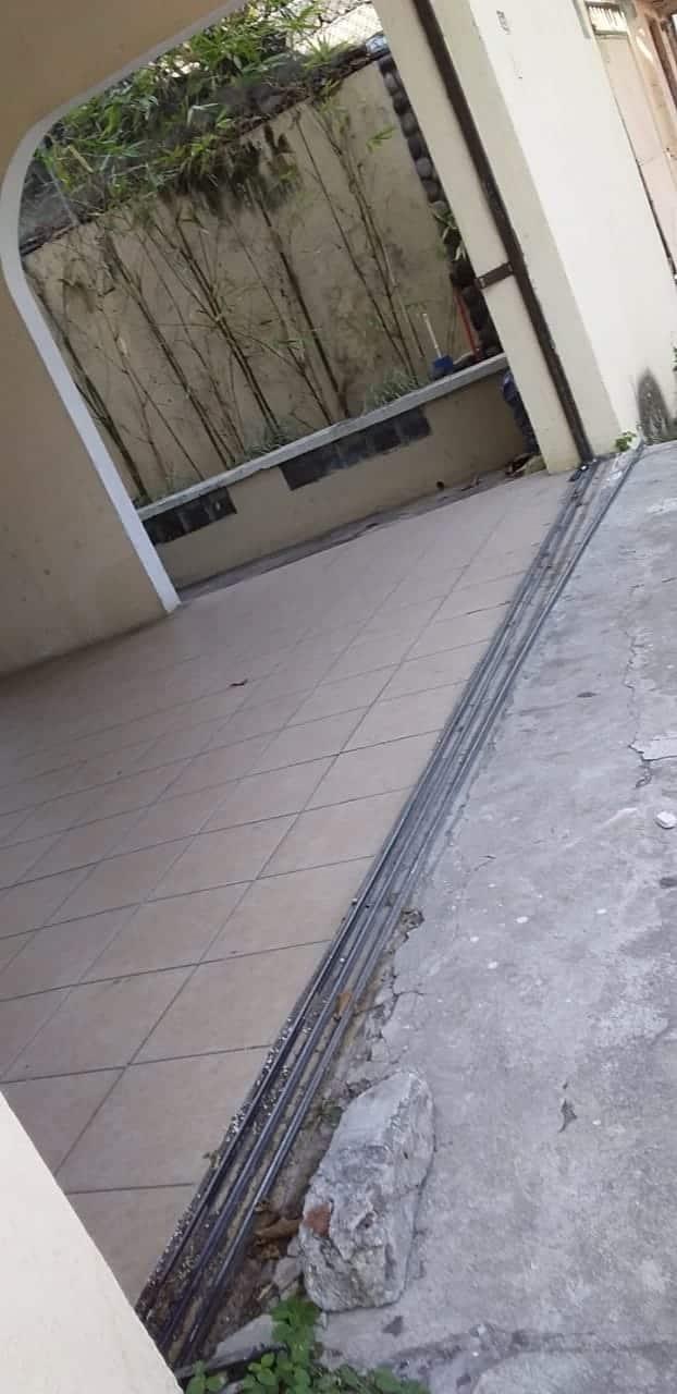 Roban portón de aluminio en casa de Veracruz