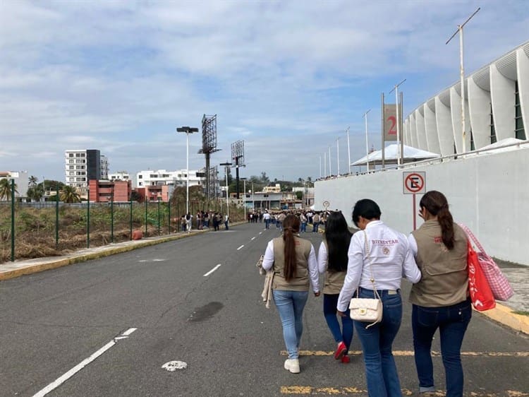 Se reúne AMLO con Servidores de la Nación en Boca del Río (+video)