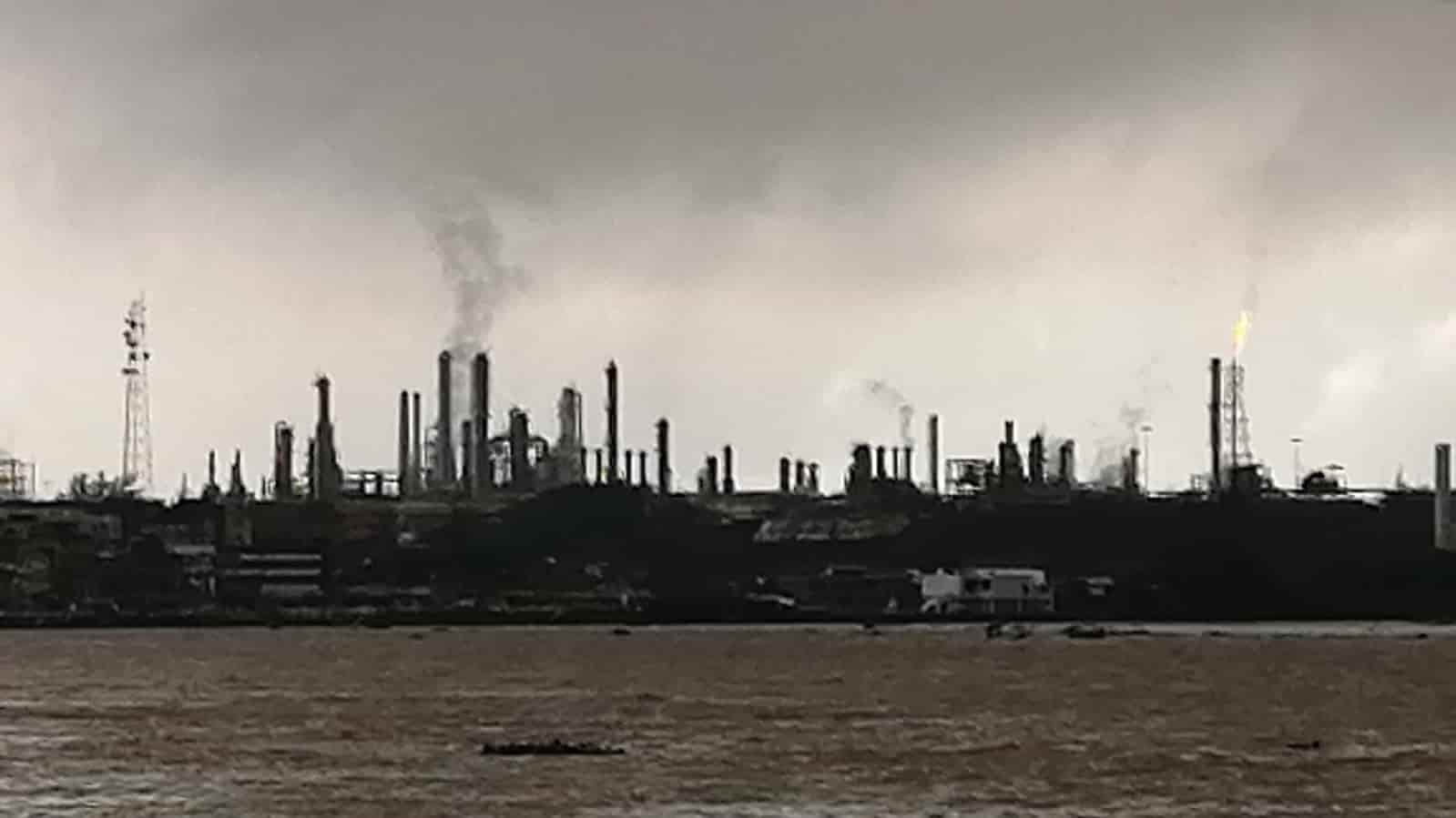 Urgen atender contaminación en Capoacán provocada por refinería