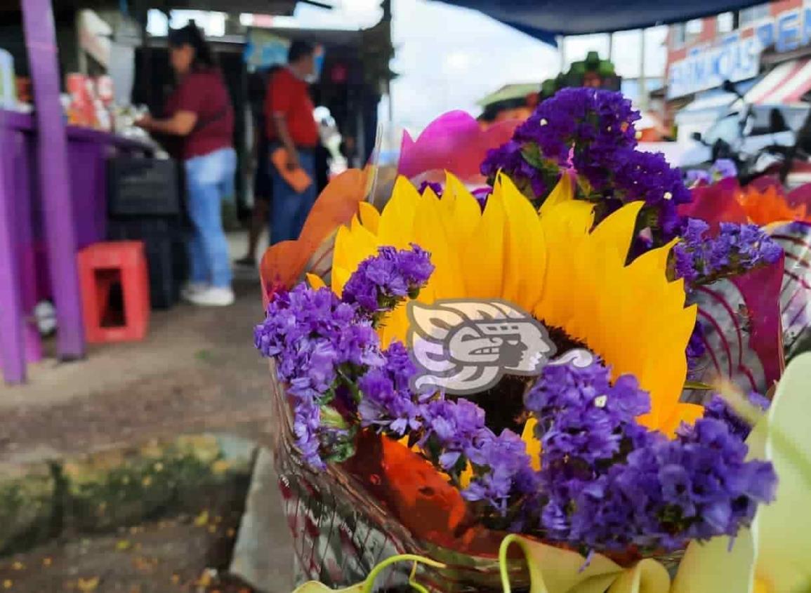 Enamorados tendrán que invertir; incrementan precio de flores en Agua Dulce