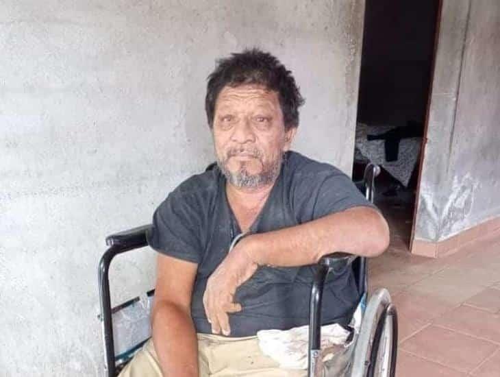 Altruistas entregan apoyos a Don Antonio, un hombre en sillas de rueda en Cosamaloapan