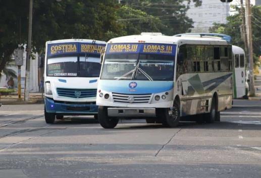 Se quejan usuarios por eliminación de paradas en centro de Veracruz