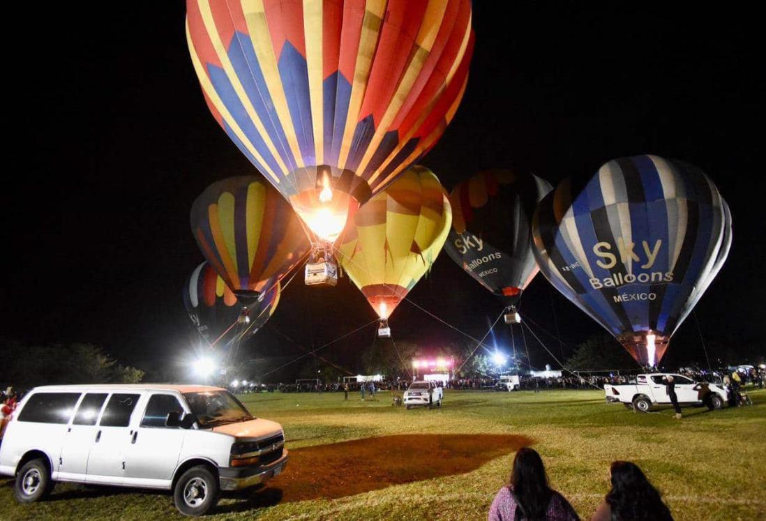 Festejan en Medellín con globos aerostáticos y sones jarochos