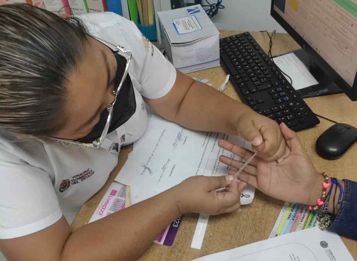 Realizan pruebas rápidas del VIH en el hospital de Ixhuatlán del Sureste