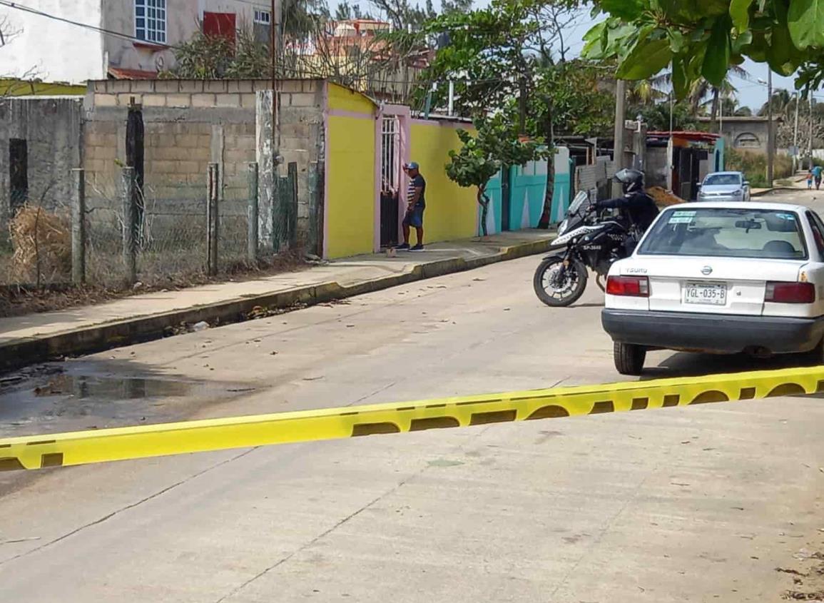 Balean domicilio de la colonia Manantiales; Dejan narcomensaje en Coatzacoalcos