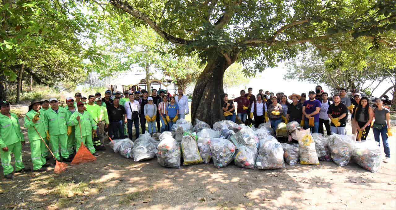 Alumnos del Tec de Alvarado se suman a acciones de limpieza de manglares