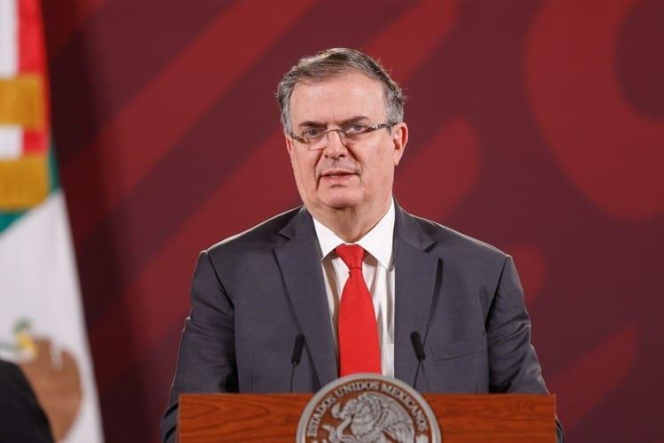 Ebrard y la tía de AMLO