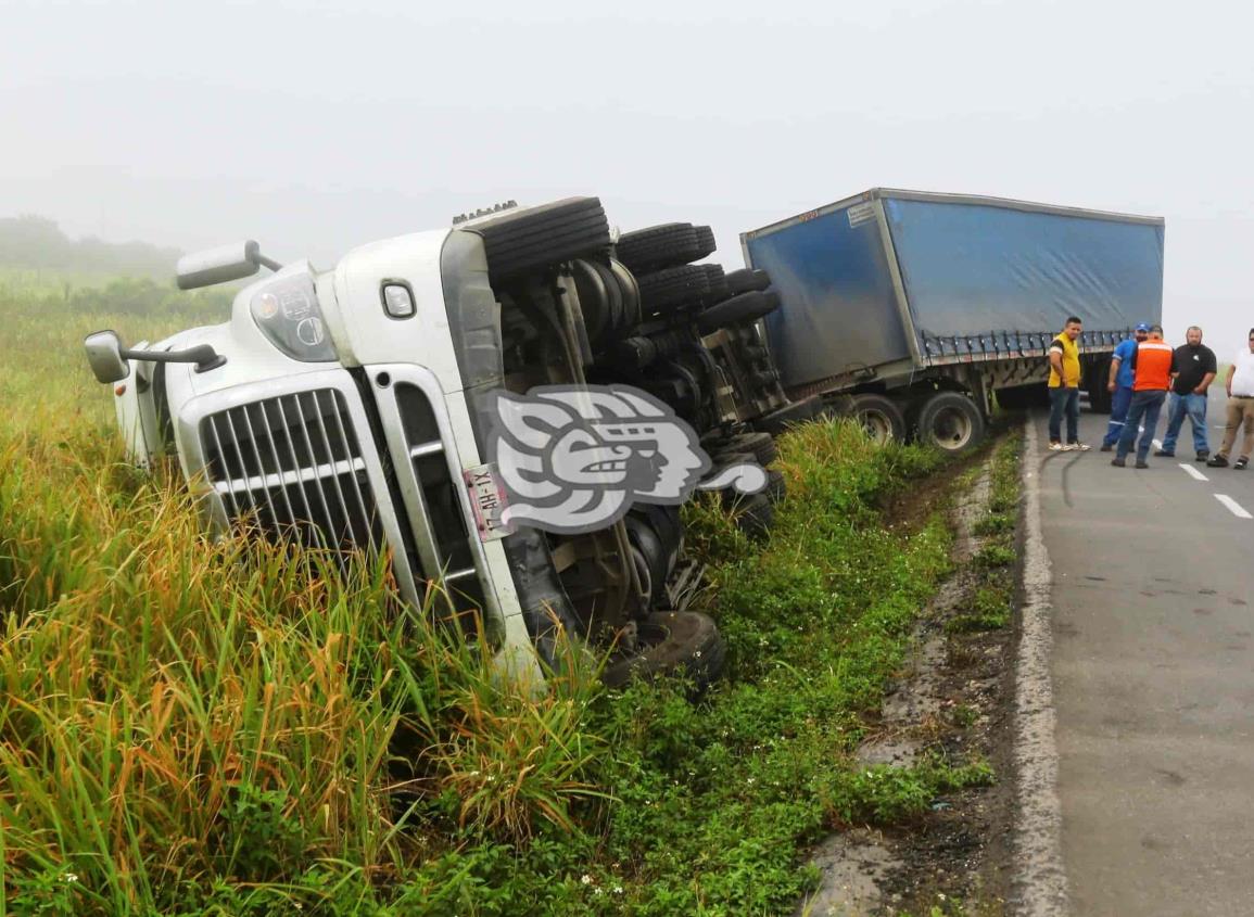 ¡Evitó una tragedia! maniobras de trailero salvaron vidas en la Mina-Coatza (+Video)