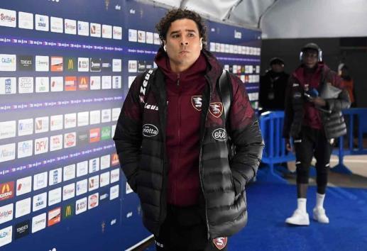 Guillermo Ochoa pierde titularidad en Italia