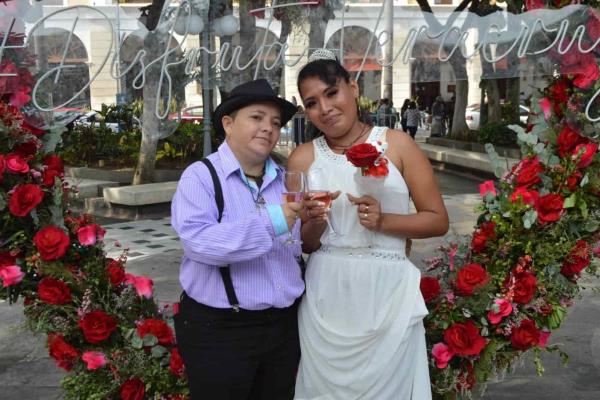13 años después, Isabel y Lizeth unen sus vidas en bodas colectivas de Veracruz (+Video)