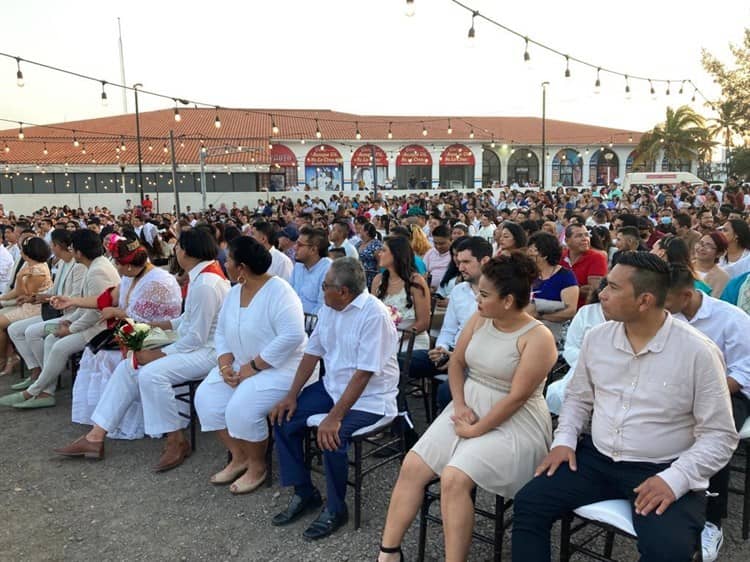 Más de 240 parejas se casaron en las bodas colectivas en el Aquarium de Veracruz (+Video)