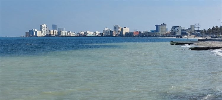 ¿Por qué cambió el color del mar en Veracruz? Estas podrían ser las razones