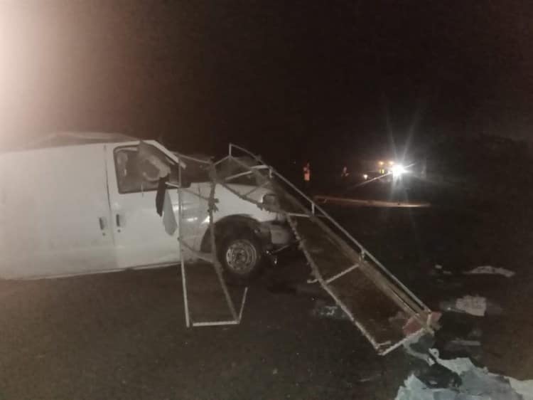 Se impacta autobús con camioneta en Jalcomulco, Veracruz; hay un fallecido y al menos 12 heridos