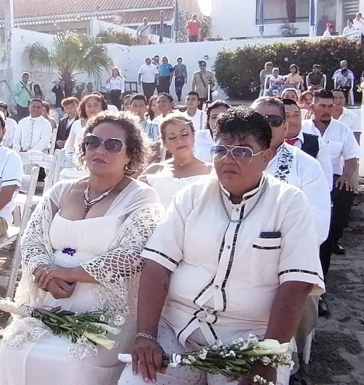 Se casan 40 parejas en bodas colectivas de Úrsulo Galván